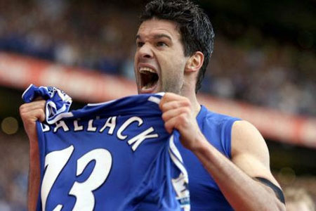 Ballack khi còn chơi cho Chelsea.
