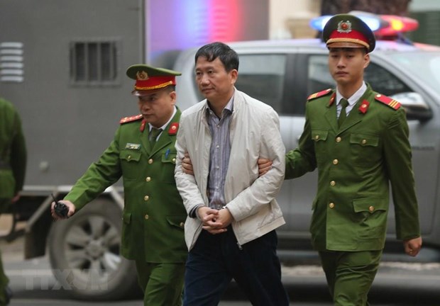 Cảnh sát dẫn giải bị cáo Trịnh Xuân Thanh, nguyên Chủ tịch Hội đồng quản trị, Tổng Giám đốc PVC tới tòa, sáng 22/1/2018.