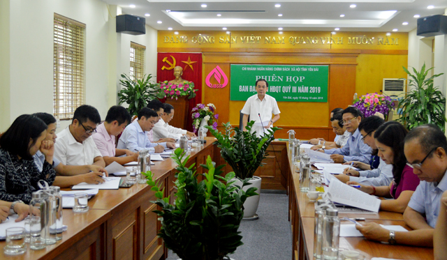 Đồng chí Tạ Văn Long - Phó Chủ tịch Thường trực UBND tỉnh phát biểu chỉ đạo tại phiên họp