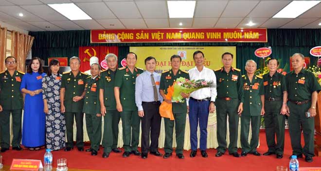 Äá»ng chÃ­ DÆ°Æ¡ng VÄn Tiáº¿n â PhÃ³ Chá»§ tá»ch UBND tá»nh chÃºc má»«ng m88 m thể thao cháº¥p hÃ nh khÃ³a II