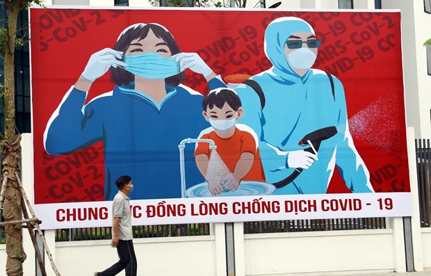 Tấm biển tuyên truyền phòng, chống COVID-19 trên đường phố Hà Nội.