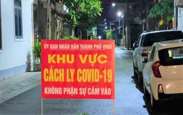 Phong tỏ khu vực nhà bệnh nhân ở phường Hà Huy Tập, TP Vinh.