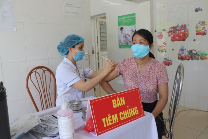 Người dân Vĩnh Phúc tiêm vaccine Covid-19, tháng 8/2021.