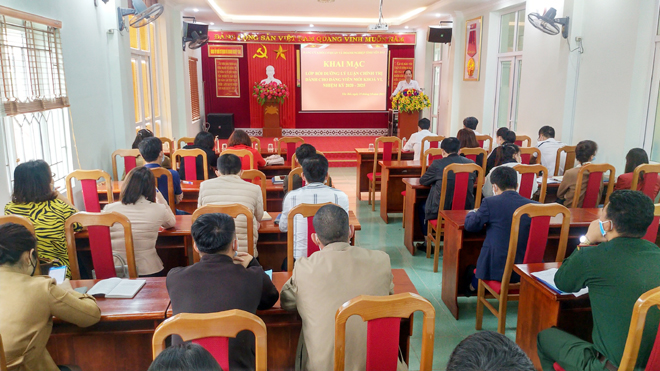 46 đảng viên mới được bồi dưỡng lý luận chính trị tại Đảng ủy Khối cơ quan và doanh nghiệp tỉnh Yên Bái.