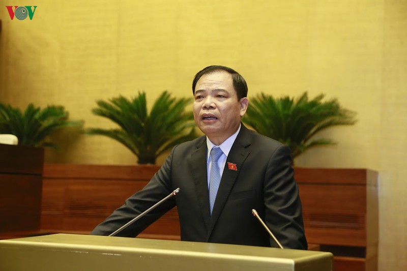 Bộ trưởng Bộ NN-PTNT Nguyễn Xuân Cường trả lời tại phiên chất vấn.
