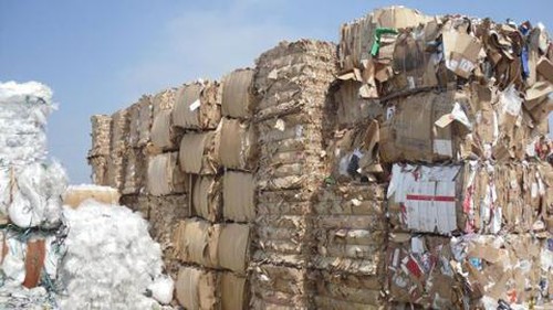 14 loại phế liệu bị dừng tạm nhập tái xuất tại Việt Nam Giấy bìa phế liệu bị nằm trong danh mục phế liệu cấm nhập về Việt Nam (ảnh minh họa)