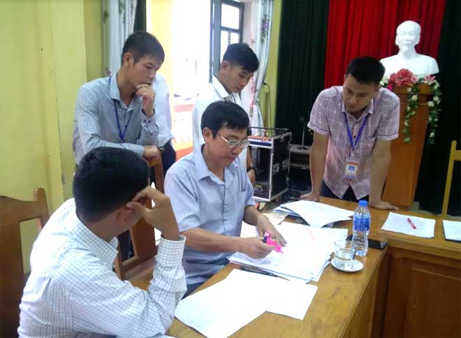 Đoàn kiểm tra của tỉnh kiểm tra công tác cải cách hành chính tại huyện Trạm Tấu.