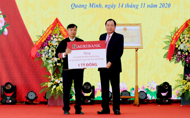 Ông Tiết download tại m88 vin Thành – Tổng Giám đốc Agribank Việt Nam trao tặng 1 tỷ đồng cho xã Quang Minh