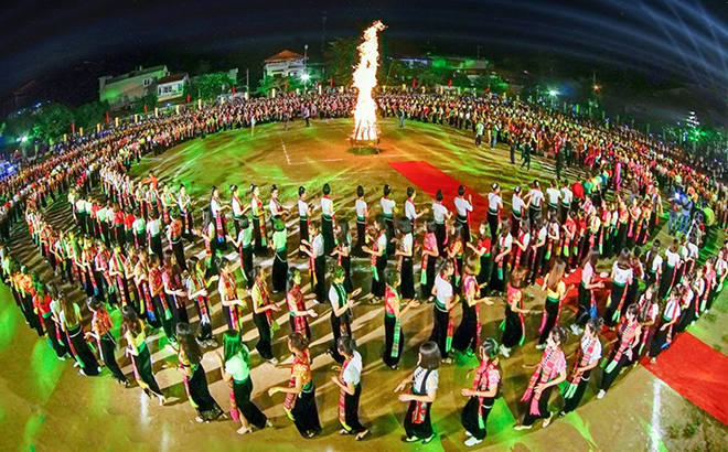 Nghệ thuật trình diễn dân gian Xòe Thái ở Mường Lò - Nghĩa Lộ là một trong những Di sản văn hóa phi vật thể quốc gia.