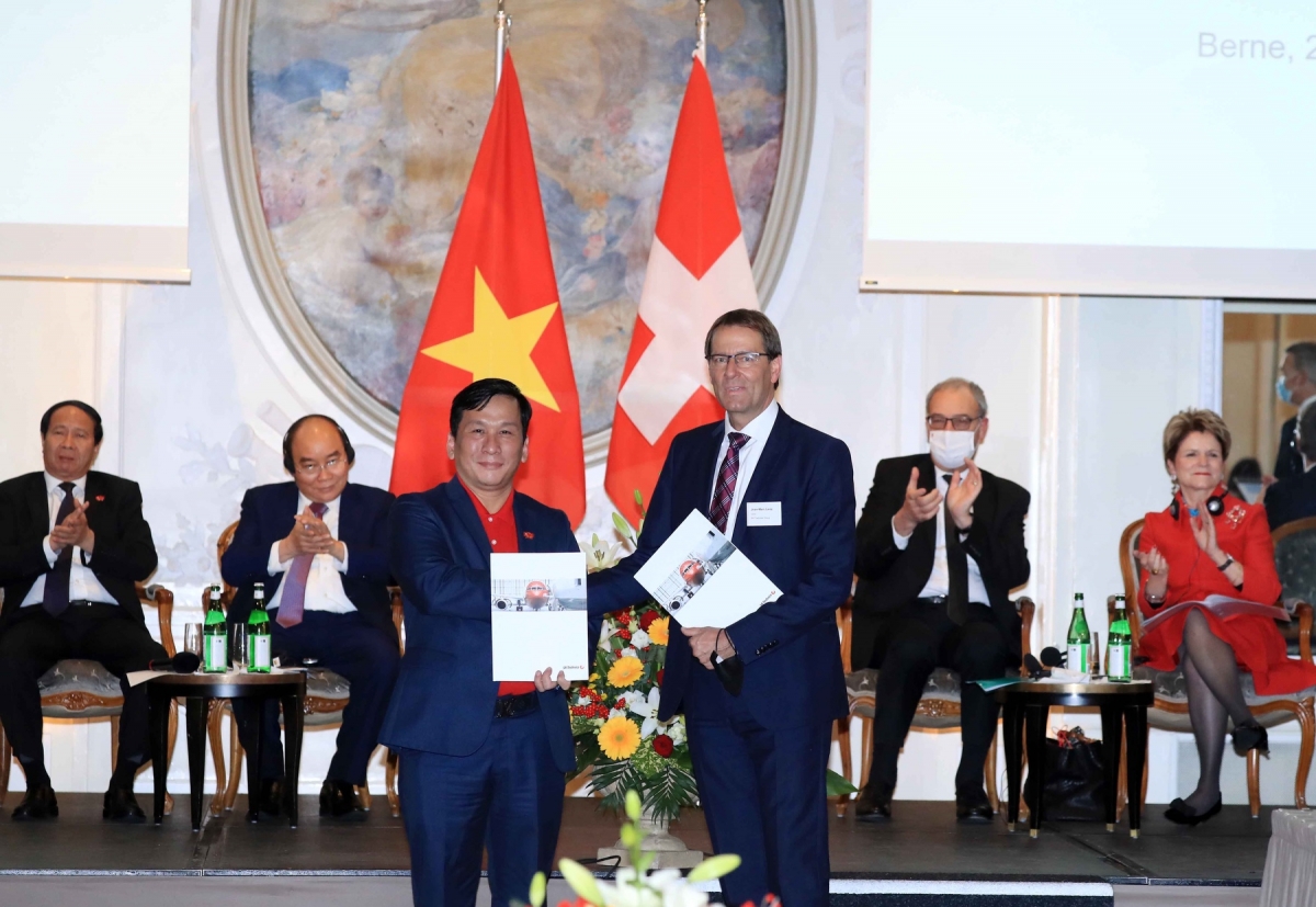 Chủ tịch nước chứng kiến ký kết thỏa thuận hợp tác giữa doanh nghiệp Việt Nam và Thụy Sỹ