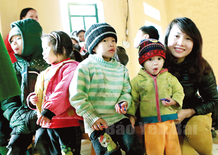 Chị Nguyễn Thị Toan trong một chuyến đi làm từ thiện.
