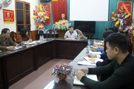Chủ tịch HĐQT Công ty cổ phần Cấp nước và Xây dựng Yên Bái Đặng Văn Linh điều hành  giao ban triển khai nhiệm vụ.