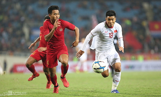 Việt Nam (áo trắng) thắng nghẹt thở Indonesia ở lần chạm trán gần nhất, vòng loại U23 châu Á tháng 3/2019.
