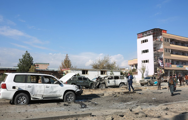 Nhân viên an ninh Afghanistan điều tra tại hiện trường một vụ đánh bom do phiến quân Taliban tiến hành ở Kabul ngày 13/11/2019.