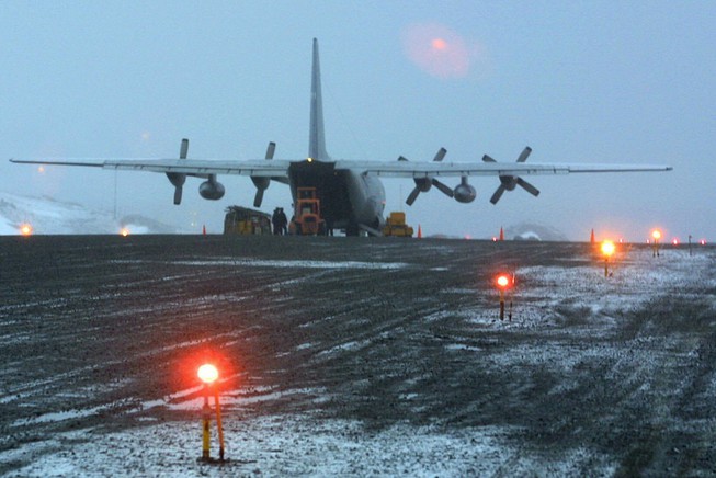 Máy bay C-130 Hercules tại căn cứ không quân Tổng thống Eduardo Frei Montalva năm 2004.