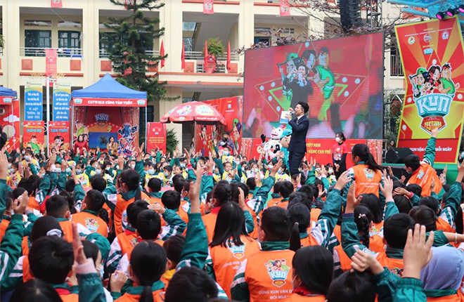 Chương trình sôi động với nhiều câu hỏi, trò chơi vận động hấp dẫn.