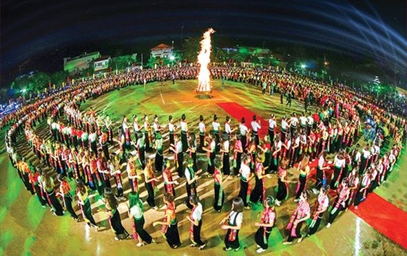 A Xoe Thai performance.