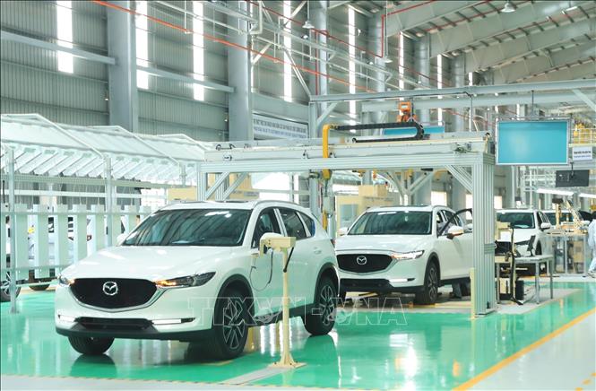 Dây chuyền lắp ráp ô tô tại nhà máy của Công ty Cổ phần Ô tô Trường Hải (Thaco) trong Khu kinh tế mở Chu Lai, huyện Núi Thành, tỉnh Quảng Nam. (Ảnh minh họa)