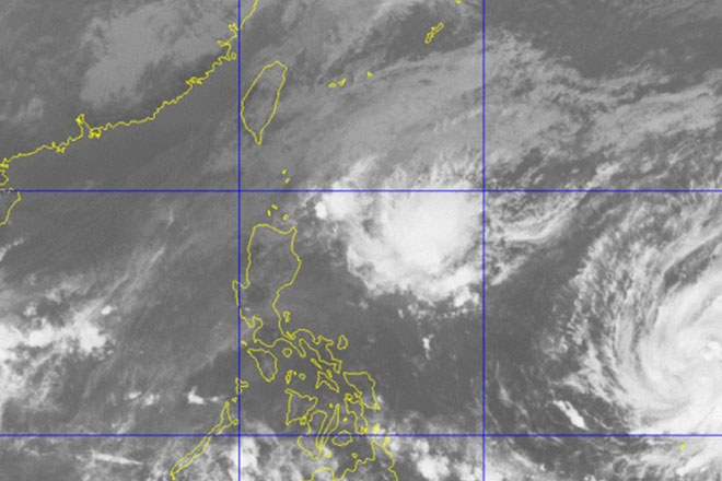Áp thấp nhiệt đới gần Philippines mạnh lên thành bão.