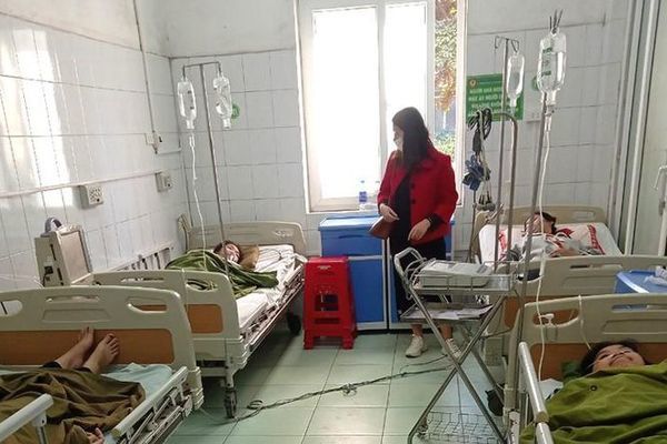 Học sinh phản ứng sau tiêm đang điều trị tại Bệnh viện Hà Trung