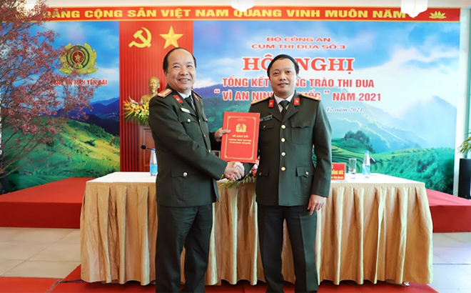 Công an tỉnh Yên Bái bàn giao vai trò Cụm trưởng Cụm thi đua số 3 năm 2022 cho Công an tỉnh Thái Nguyên.