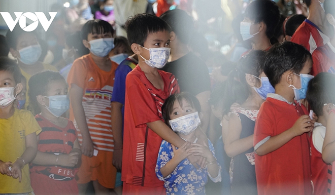 Trẻ em mắc Covid-19 tại Bệnh viện dã chiến số 1 - cơ sở 2, ở thị xã Bến Cát, tỉnh Bình Dương.