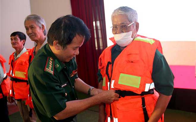 Phó Thủ tướng Lê Minh Khái chỉ đạo xuất cấp vật tư, thiết bị cho Ủy ban Ứng phó sự cố, thiên tai và Tìm kiếm cứu nạn.