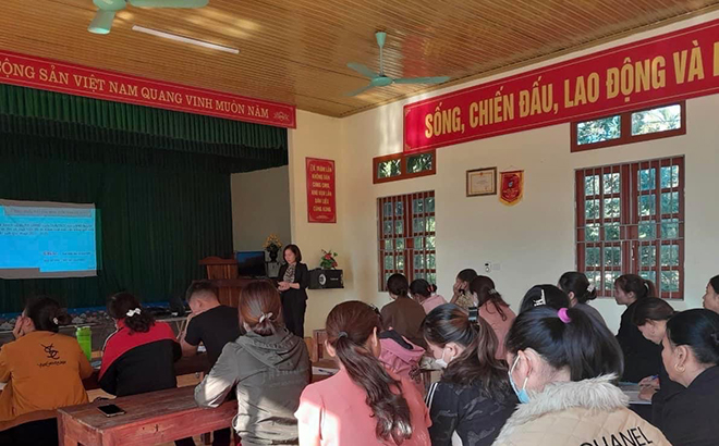 Trung tâm Y tế huyện Trấn Yên tập huấn nghiệp vụ cho đội ngũ cán bộ phụ trách công tác dân số tại cơ sở.