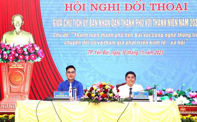 Chủ tịch UBND thành phố Yên Bái đối thoại với thanh niên