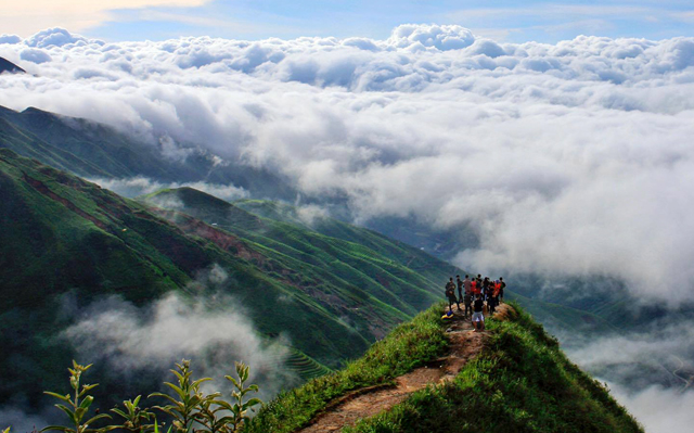 “Biển mây” Tà Xùa thu hút đông đảo khách tới tham quan. Ảnh minh họa