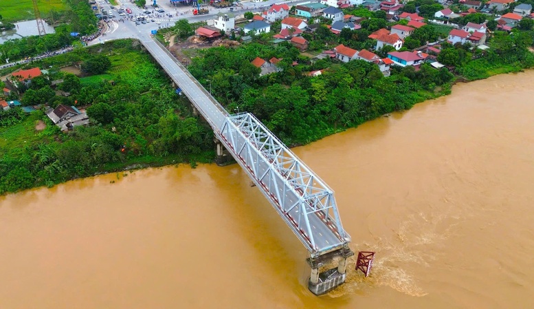 Dự án cầu Phong Châu mới được đầu tư nhằm kịp thời xử lý sự cố sập cầu Phong Châu cũ trên Quốc lộ 32C, đảm bảo tính cấp thiết, nhanh chóng giải quyết tình trạng đứt gãy giao thông, khắc phục hậu quả bão lũ