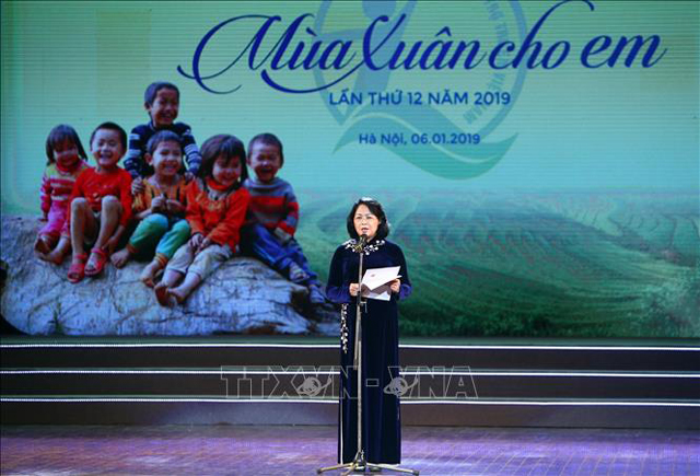 Phó Chủ tịch nước Đặng Thị Ngọc Thịnh, Ủy viên Ban chấp hành Trung ương Đảng, Chủ tịch Hội đồng Bảo trợ Quỹ Bảo trợ trẻ em Việt Nam, phát biểu khai mạc chương trình.