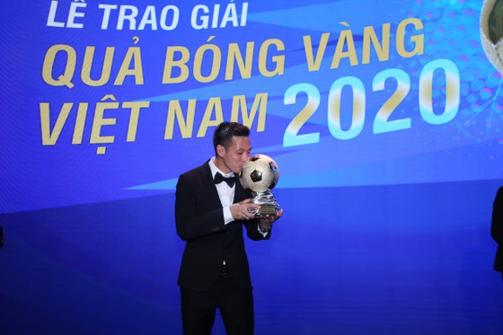 Văn Quyết thắng QBV Việt Nam 2020
