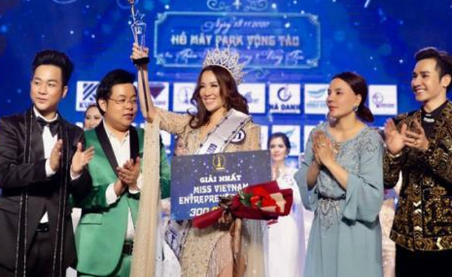 Hình ảnh tại lễ trao giải cuộc thi hoa hậu doanh nhân sắc đẹp Việt 2020 không có giấy phép.