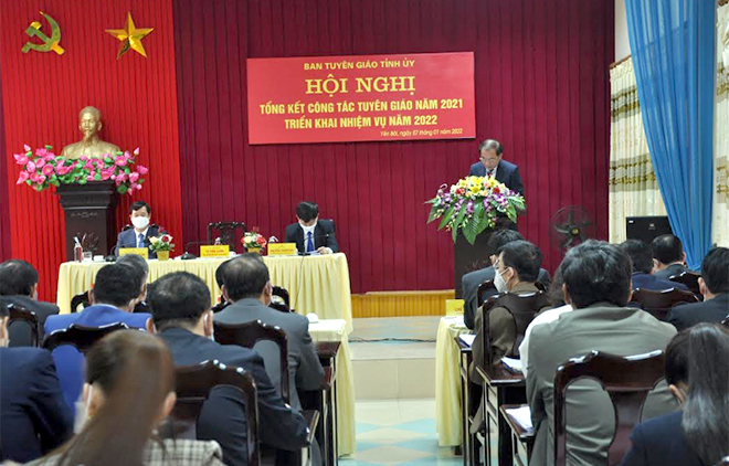 Đồng chí Tạ Văn Long - Phó Bí thư Thường trực Tỉnh ủy, Chủ tịch HĐND tỉnh phát biểu chỉ đạo hội nghị.