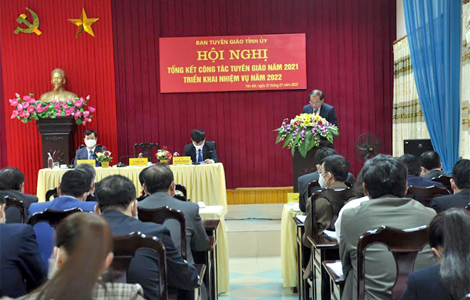 Đồng chí Tạ Văn Long - Phó Bí thư Thường trực keo bong da m88 ủy, Chủ tịch HĐND keo bong da m88 phát biểu chỉ đạo hội nghị.