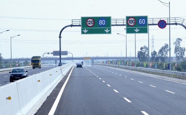 Cao tốc Hà Nội - Hải Phòng hiện là cao tốc hiện đại nhất Việt Nam, từ tháng 5 tới sẽ chỉ phục vụ xe trả phí tự động.