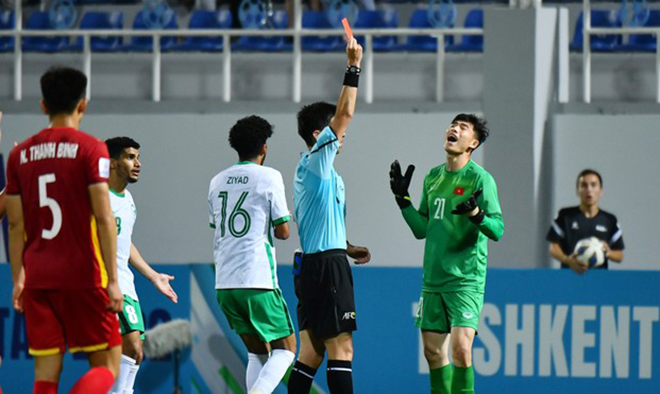Trọng tài Araki Yusuke từng đuổi thủ thành U23 Việt Nam