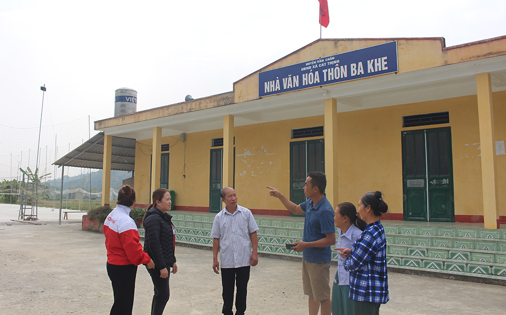 Sân thể thao đạt chuẩn - công trình tặng thưởng sau khi đạt chuẩn thôn NTM của thôn Ba Khe, xã Cát Thịnh, huyện Văn Chấn.

