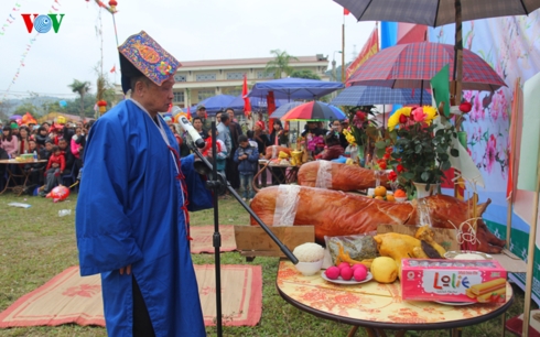Thầy cúng thực hiện nghi lễ cúng thần người Giáy Quang Kim, huyện Bát Xát, tỉnh Lào Cai. (Ảnh minh họa - Internet).