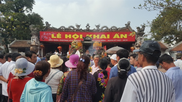 Bộ VHTTDL kiểm tra việc thực hiện dừng tổ chức lễ hội tại nhiều địa phương Lễ hội khai ấn đền Trần dừng tổ chức để tập trung phòng chống dịch. Ảnh: Internet