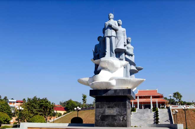 Tượng đài Khởi nghĩa Yên Bái tại Khu di tích lịch sử mộ Nguyễn Thái Học và các cộng sự ở thành phố Yên Bái.