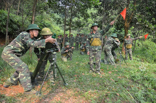 Huấn luyện QNDB ở Trung đoàn 121, Bộ CHQS tỉnh Yên Bái.