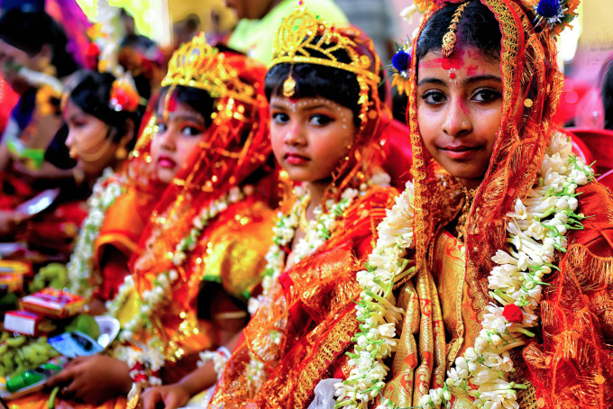 Các bé gái Ấn Độ trong một lễ hội ở Kolkata hồi tháng 4/2022.