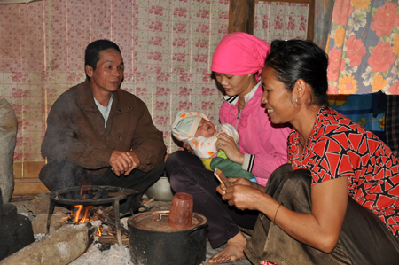 Nhờ các chính sách của Nhà nước, nhiều hộ nghèo ở Sơn Lương được ở trong những ngôi nhà mới.
