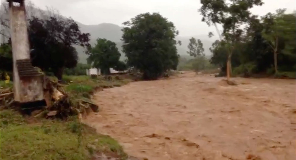 Lốc xoáy quét qua Zimbabwe khiến 65 người thiệt mạng.