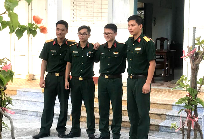 Kíp y sĩ, bác sĩ của Bệnh viện Quân y 110 tỉnh Bắc Ninh làm nhiệm vụ trên đảo Sơn Ca.