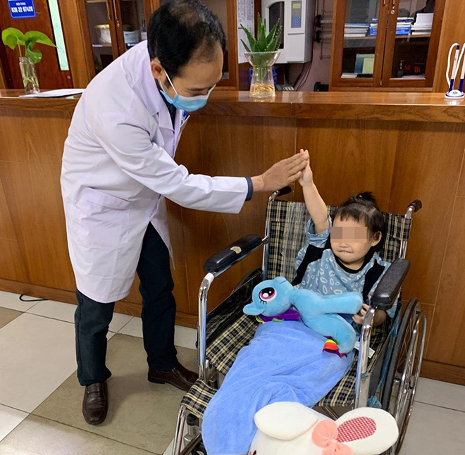 Bé gái ngã từ tầng cao chung cư ở Hà Nội đã ổn định sức khoẻ, được ra viện.