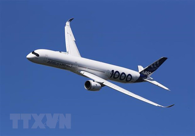 Máy bay A350-1000 của hãng Airbus trình diễn tại Triển lãm hàng không quốc tế Paris lần thứ 53, Pháp, ngày 17/6/2019