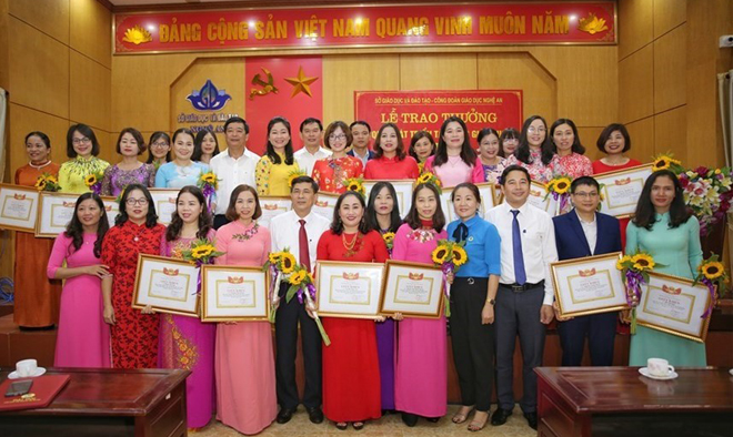 Các giáo viên tài năng của tỉnh Nghệ An được khen thưởng, tôn vinh. ảnh minh họa